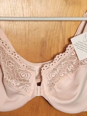 Women's Lace Front-Close Bra in Blush Pink